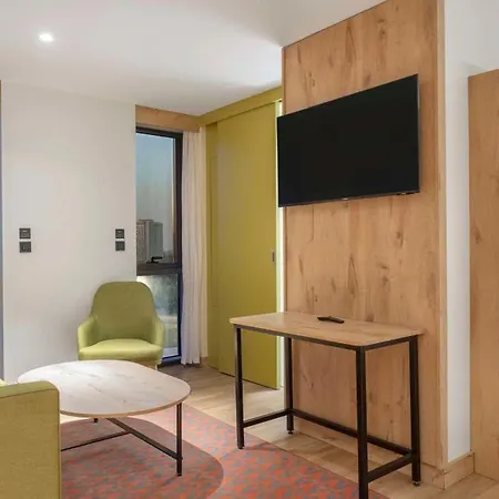 Hampton By Hilton Hotell 4*