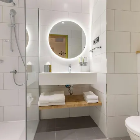 Hotell Hampton By Hilton 4*