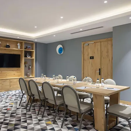 Hampton By Hilton Hotell 4*