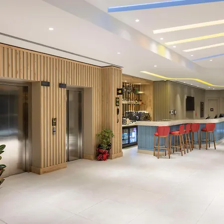 Hampton By Hilton Hotell 4*